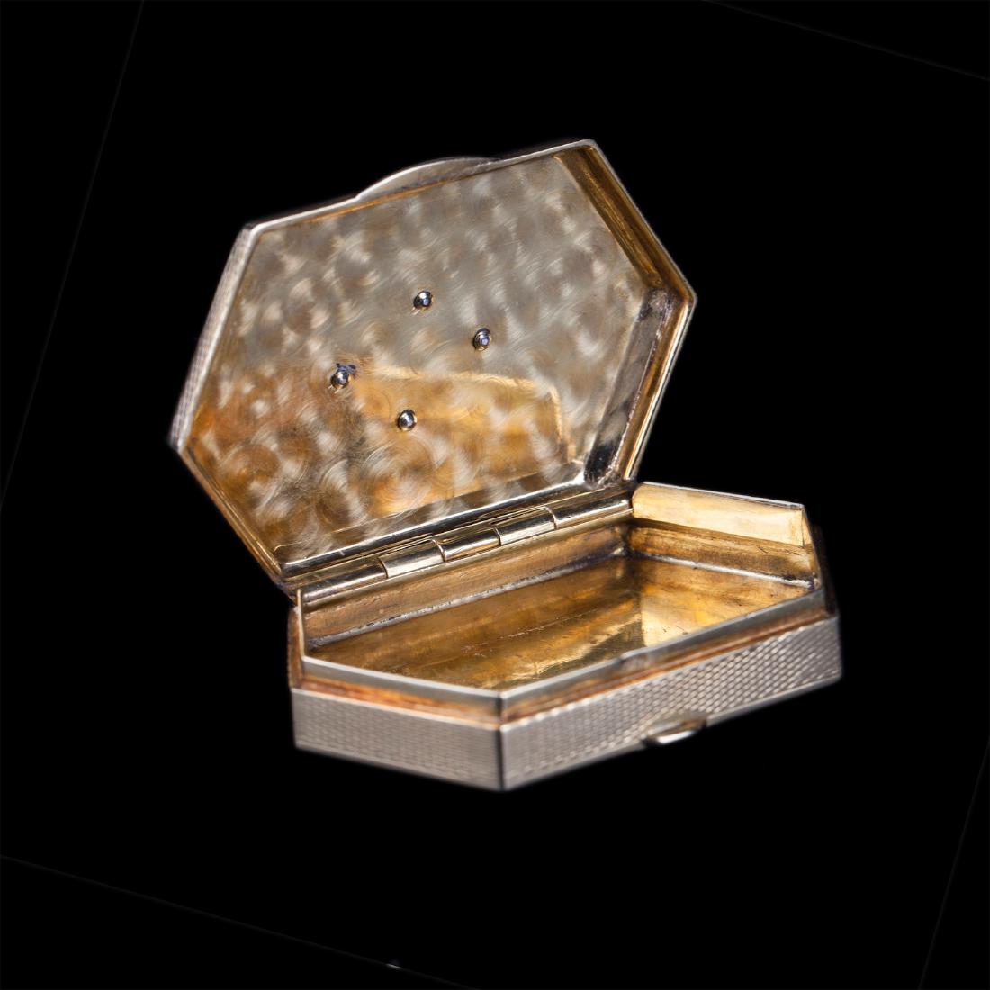 Antique small Gold 18K enamel box for pills with — image 3