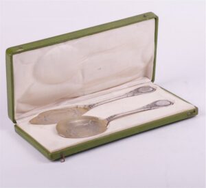 Silver serving set for dessert. — image 1