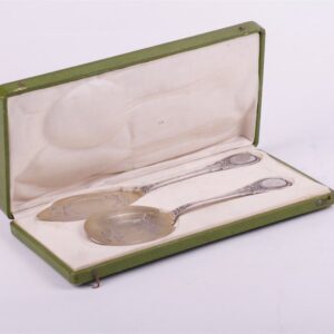 Silver serving set for dessert. — image 1
