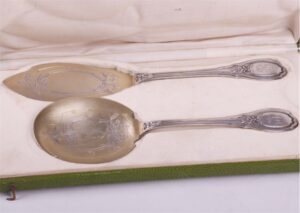 Silver serving set for dessert. — image 2