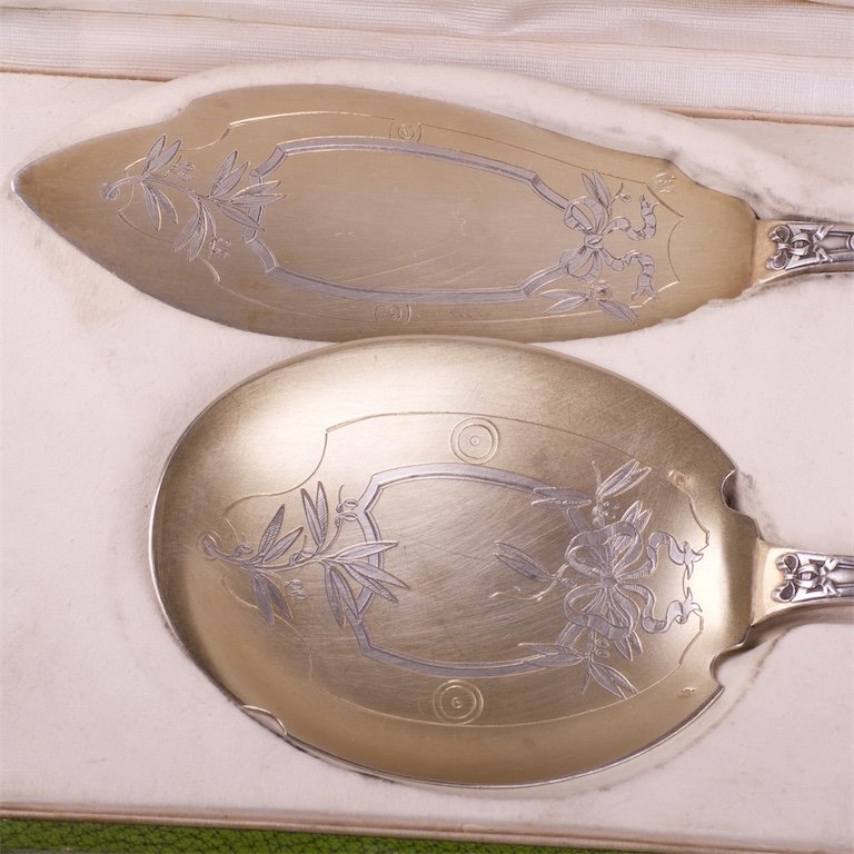 Silver serving set for dessert. — image 3