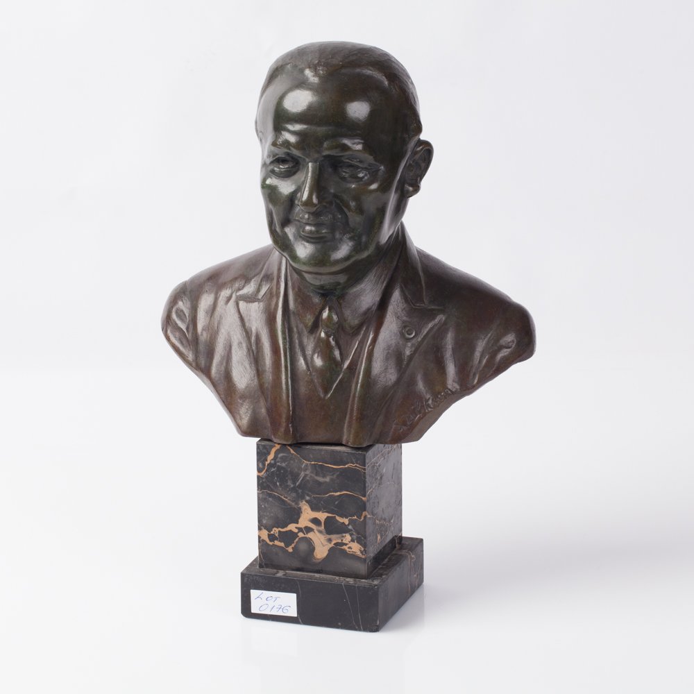 Bust. Bronze. Marble. — image 1