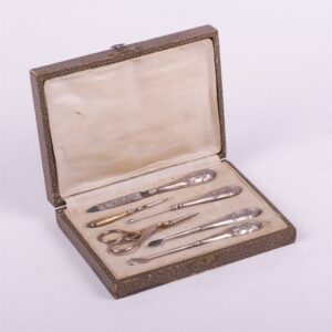 Manicure-sewing set. French. — image 1