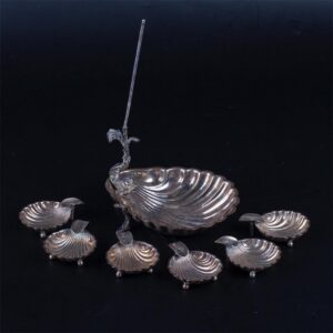 Silver serving set in a shape of shells — image 2