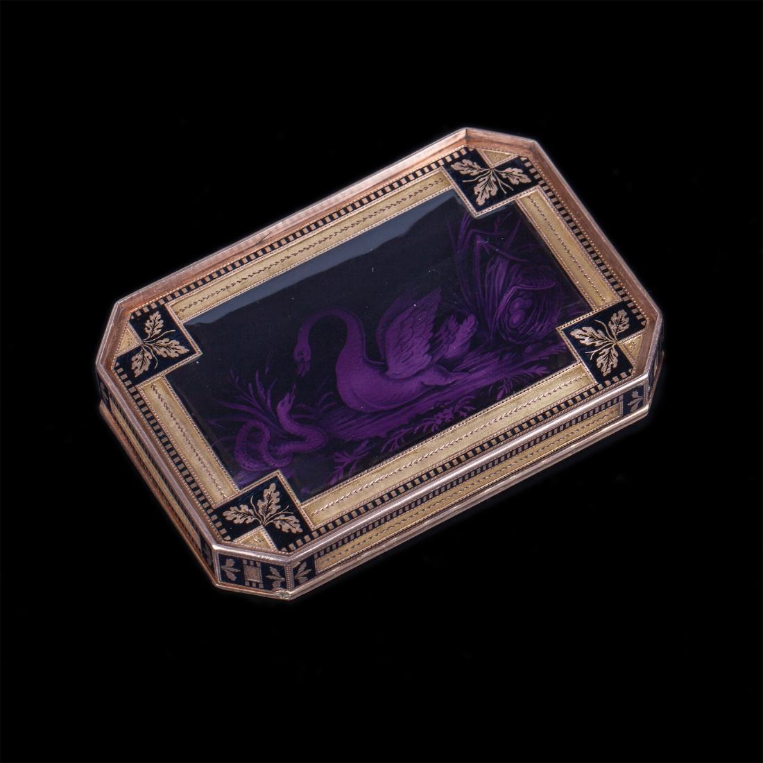 Swiss or Austrian gold snuff box with 2 enamel plaques — image 3