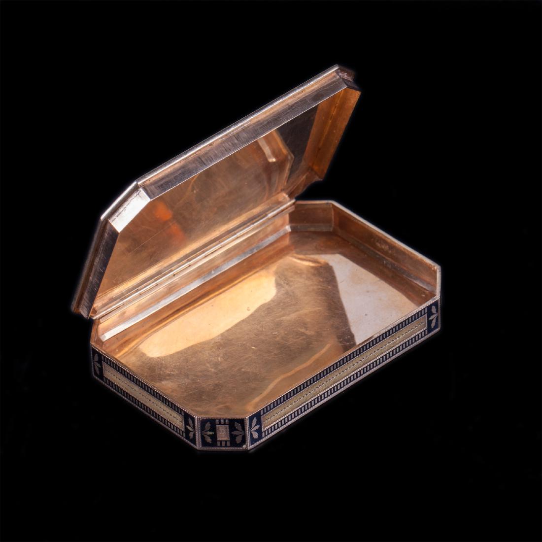 Swiss or Austrian gold snuff box with 2 enamel plaques — image 4