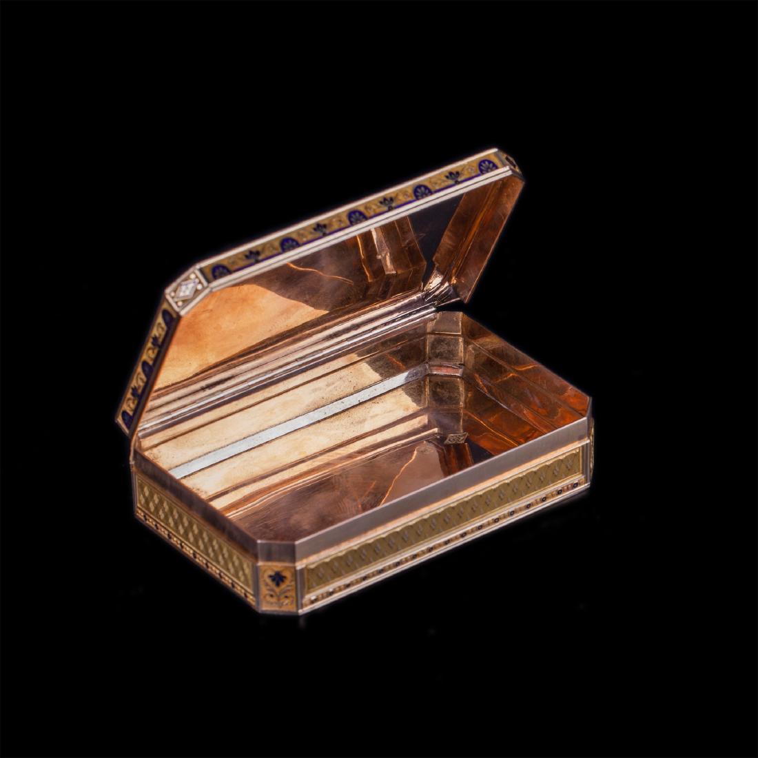 18th century Swiss gold snuff box with harp — image 4