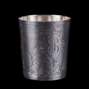 Antique silver beaker with oriental scenes — image 2