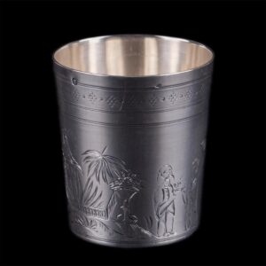 Antique silver beaker with oriental scenes — image 3