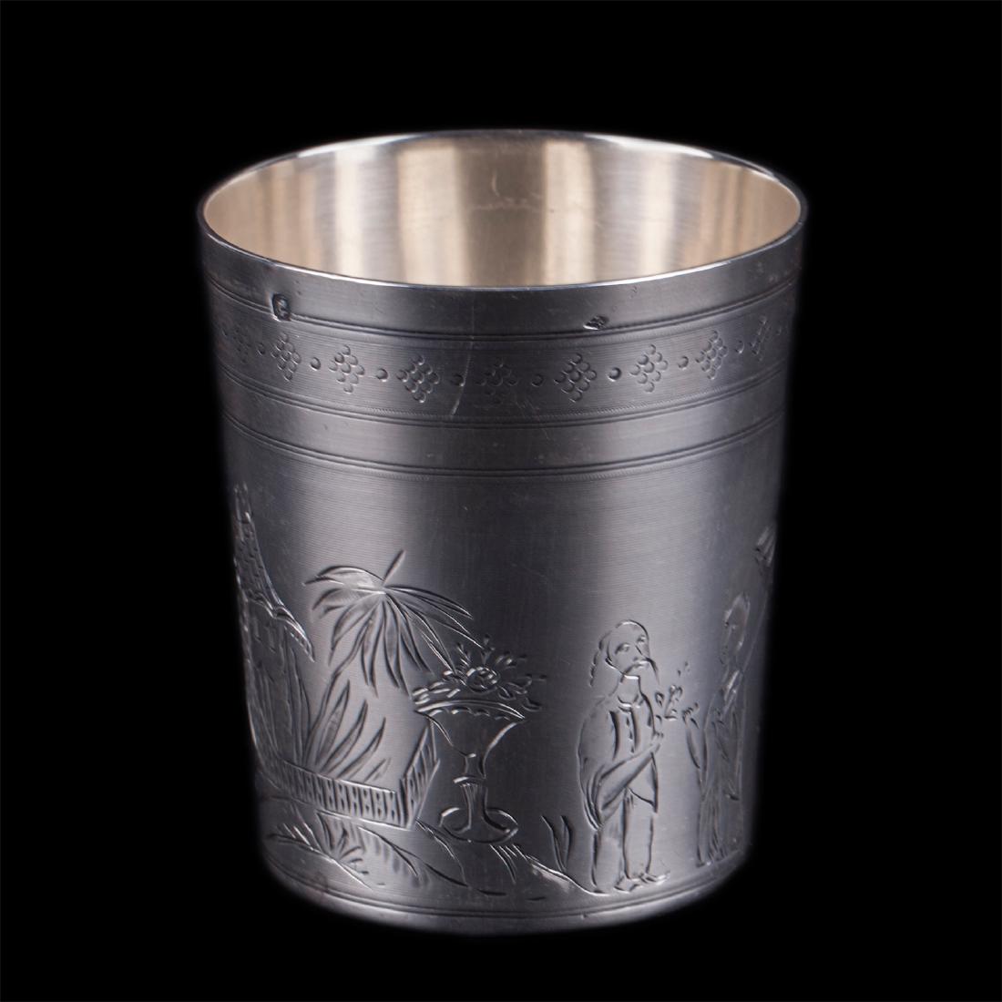 Antique silver beaker with oriental scenes — image 3