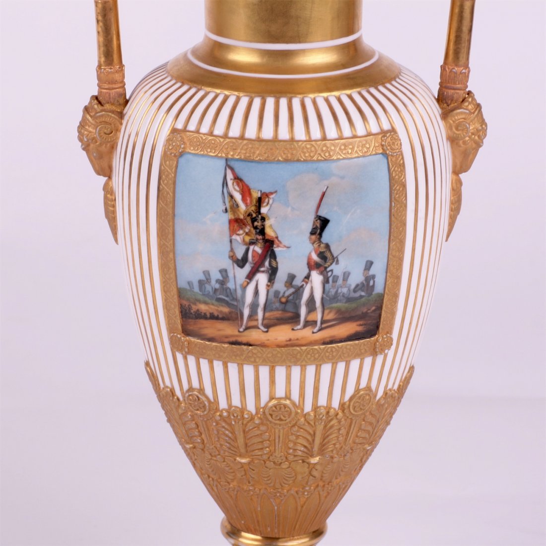 Russian porcelain vase with 1812 War scene. Petersburg, — image 2