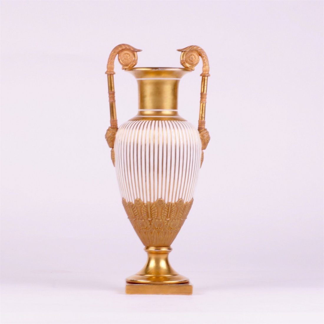 Russian porcelain vase with 1812 War scene. Petersburg, — image 5