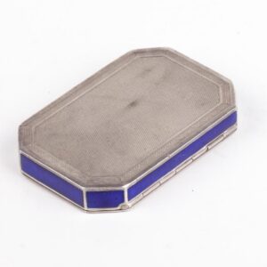 Antique European silver box with gallant scenes — image 3