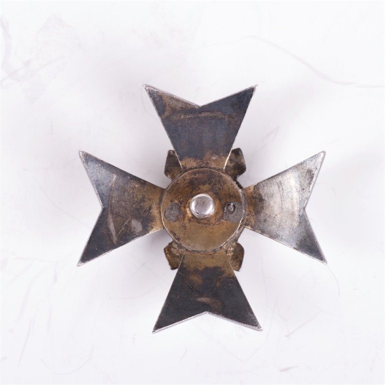 Nicholas engineering school badge — image 4