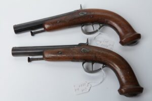 Antique French pair of pistols. — image 2