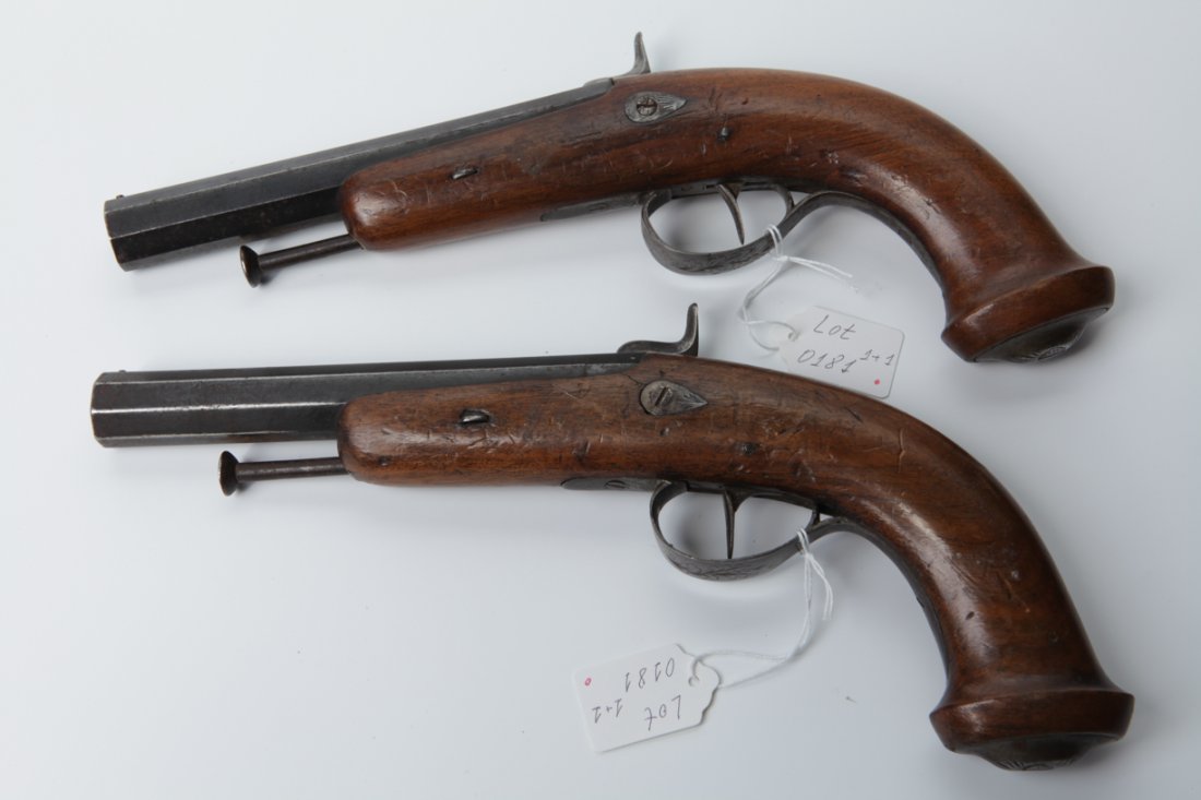 Antique French pair of pistols. — image 2