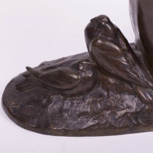 Bronze figure. "Femme nue aux colombes". — image 2