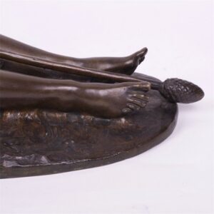 Bronze figure. "Femme nue aux colombes". — image 4