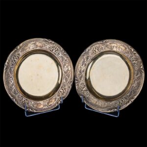 Pair of antique silver plates on legs — image 1