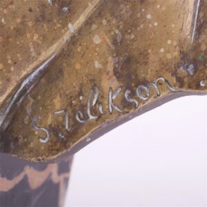 Bronze figure of men. — image 3