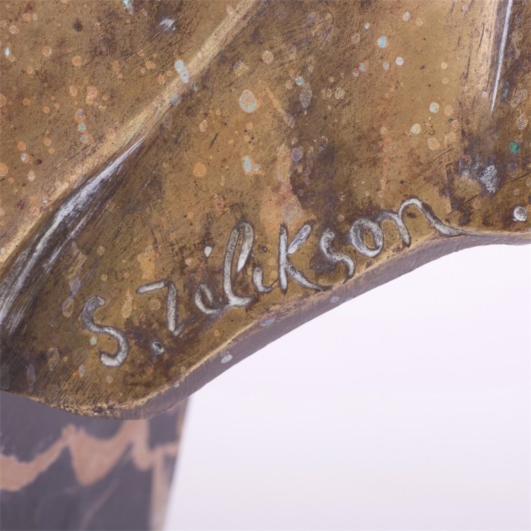 Bronze figure of men. — image 3