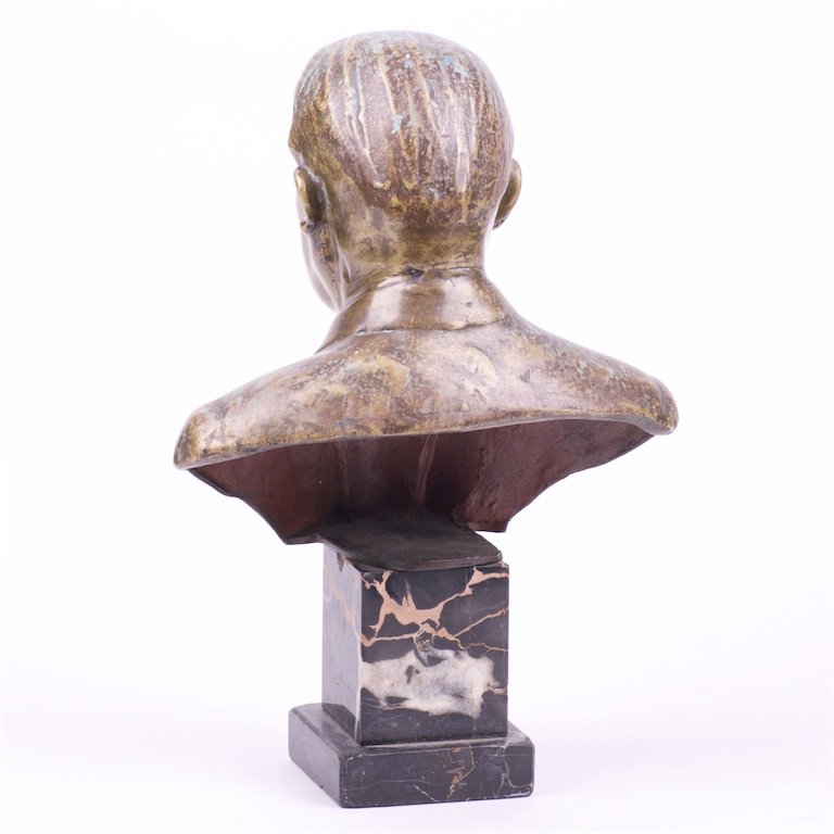 Bronze figure of men. — image 4