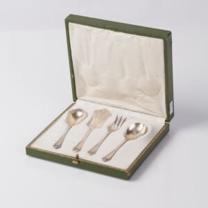 Silver serving set. — image 1