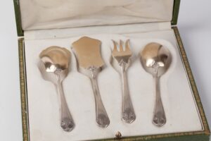 Silver serving set. — image 4