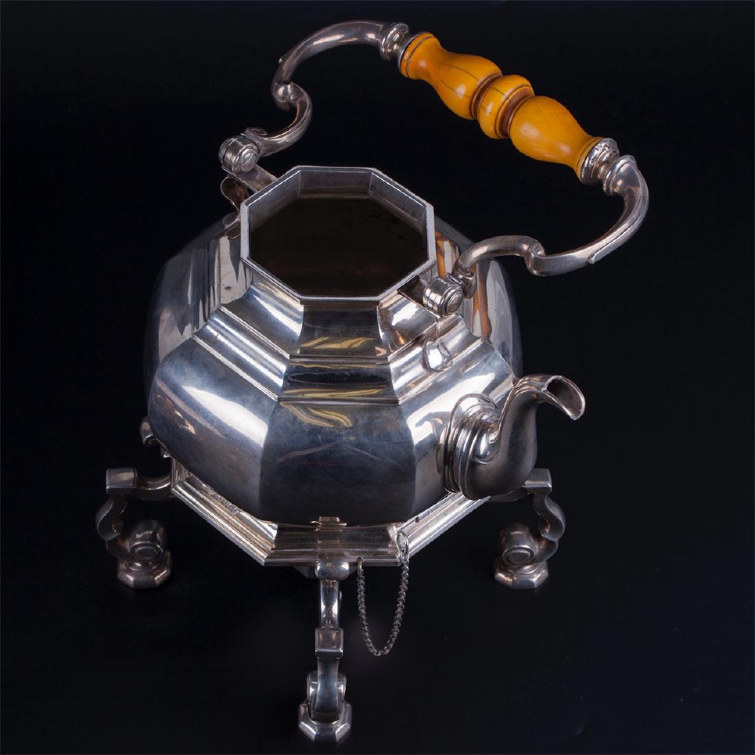 Fine English sterling silver bouillotte — image 2