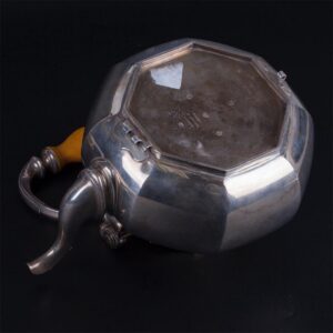 Fine English sterling silver bouillotte — image 3