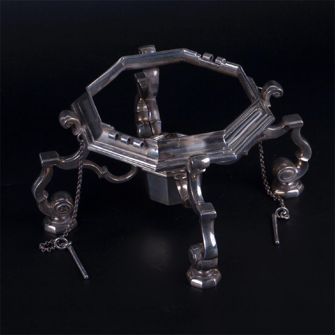 Fine English sterling silver bouillotte — image 6