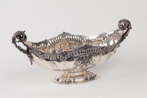 Silver centerpiece for fruits. — image 1