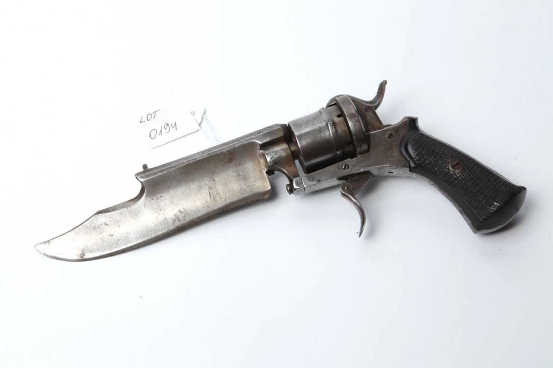 Pistol with knife. — image 1