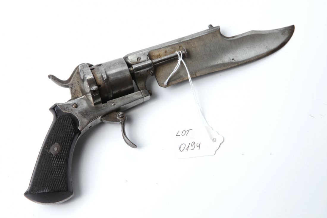 Pistol with knife. — image 2
