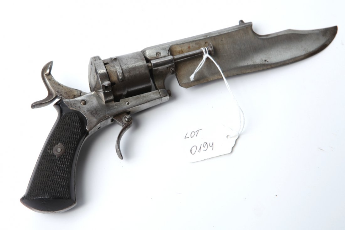Pistol with knife. — image 3