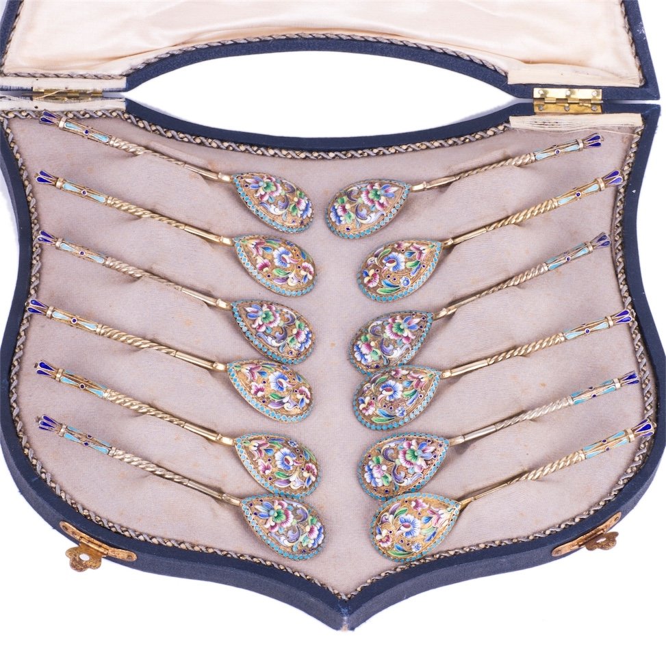 Russian silver and cloisonne enamel tea spoons set in a — image 2