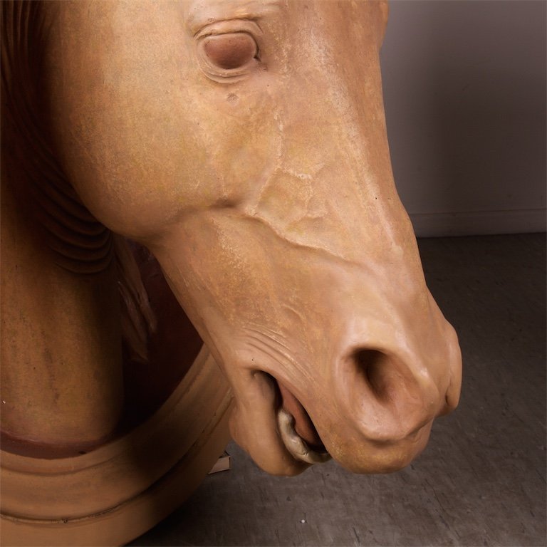 Huge wooden horse head. — image 4