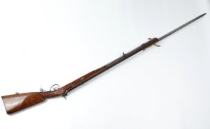 Hunting gun with bayonet. — image 2