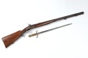 Hunting gun with bayonet. — image 3