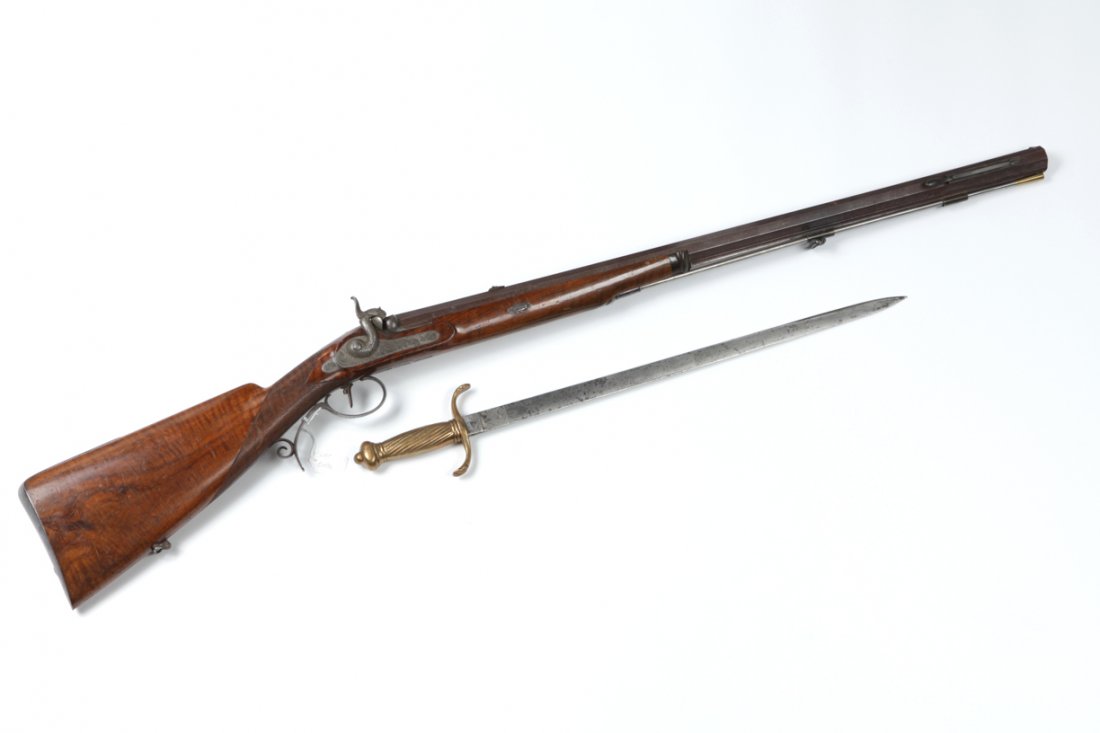 Hunting gun with bayonet. — image 3