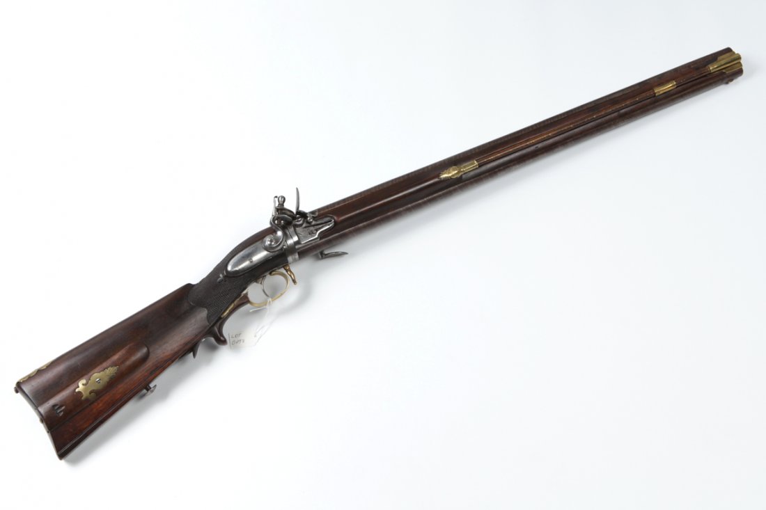Hunting double barrel gun. — image 1