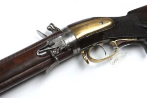 Hunting double barrel gun. — image 3