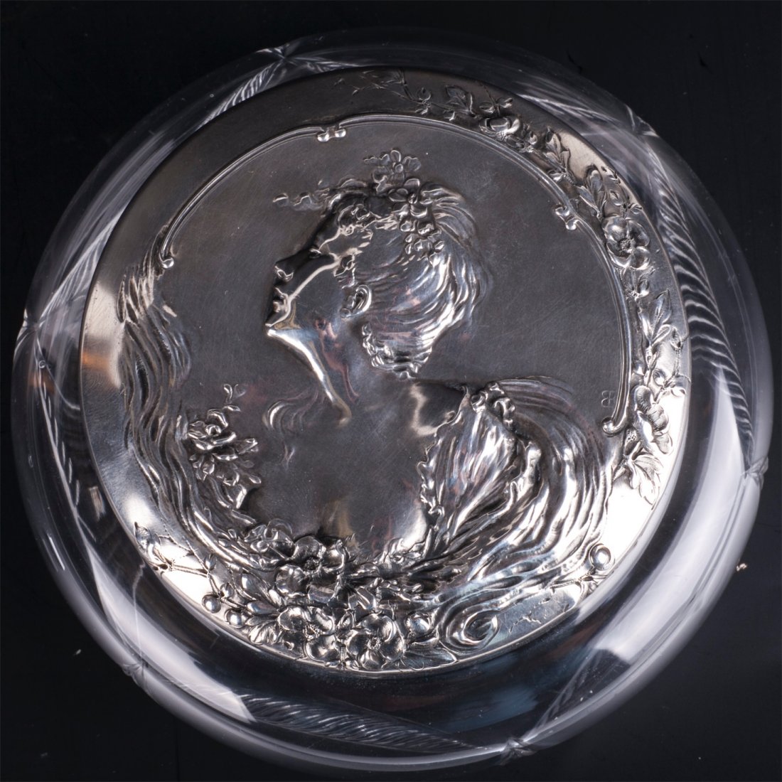 Art nouveau candy bowl with the silver lid and signed — image 2