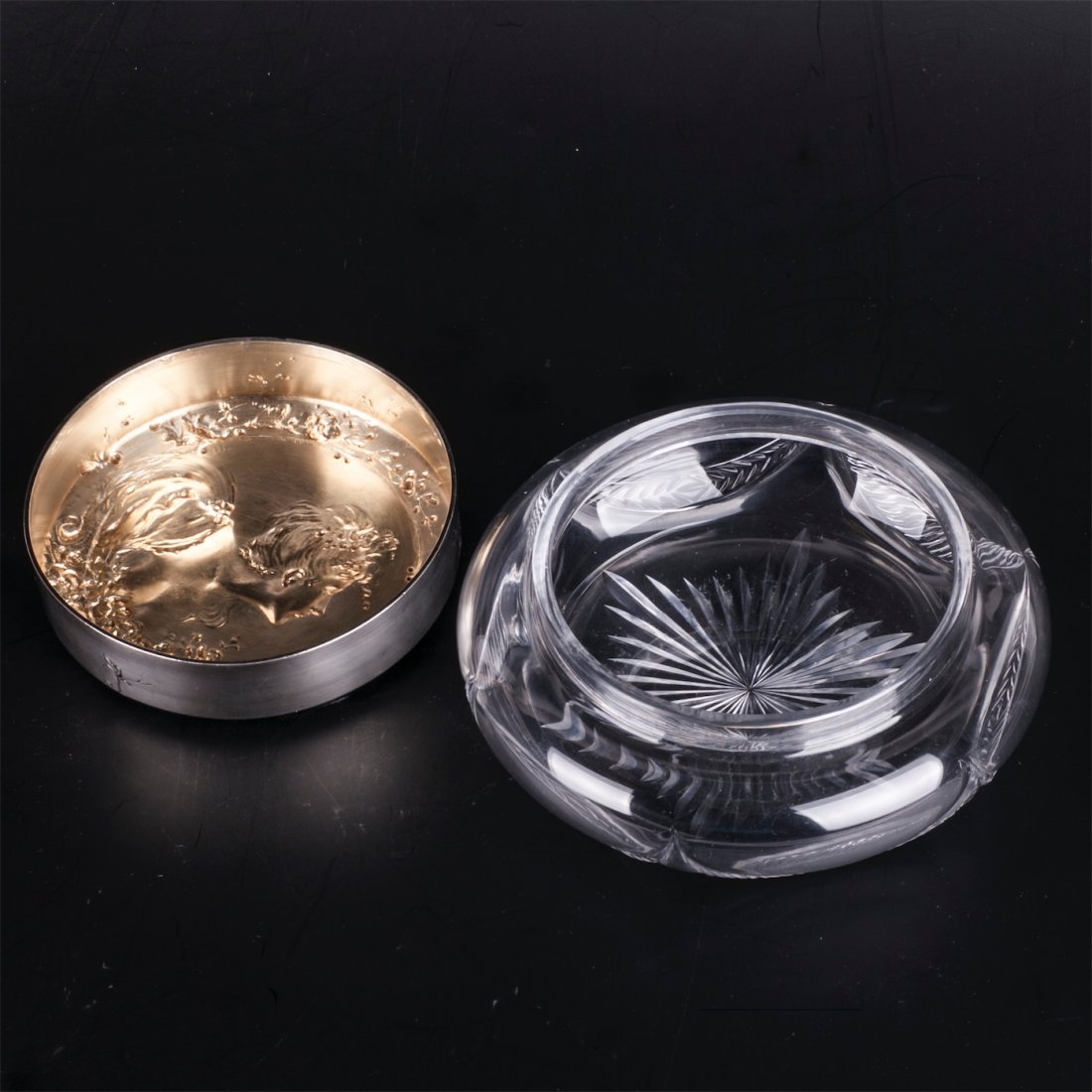 Art nouveau candy bowl with the silver lid and signed — image 4