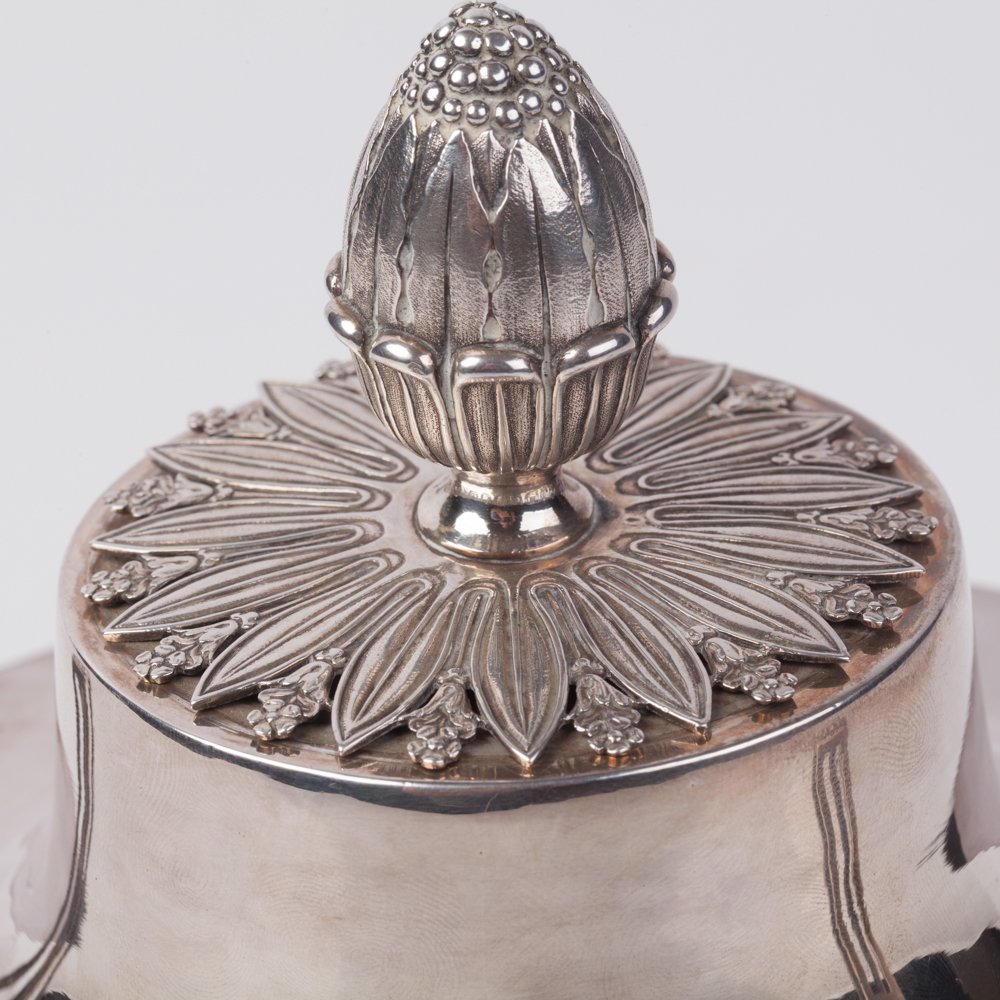 Silver vegetable dish. — image 6