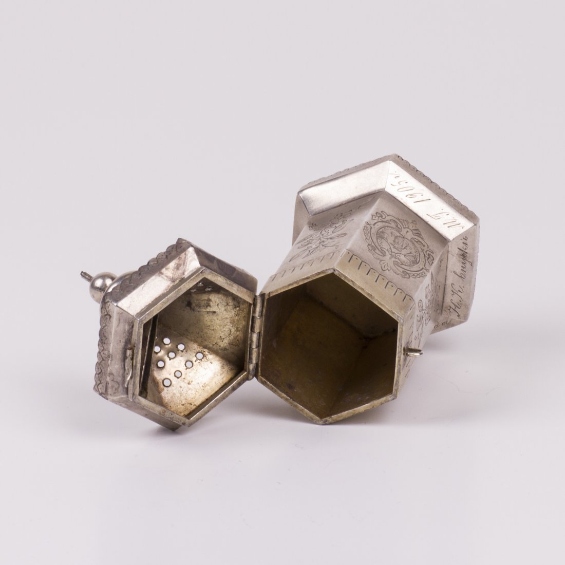 Russian silver and engraving sugar powder dispenser — image 7