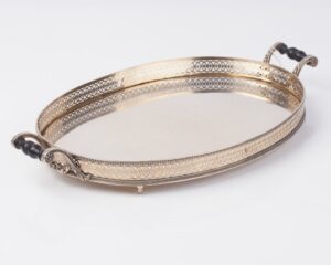 Silver serving tray. — image 1