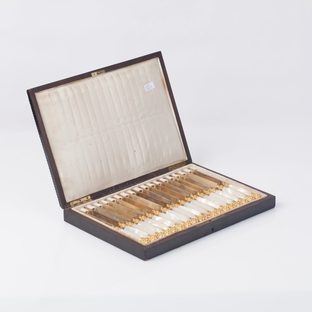Set of dessert knives. — image 1