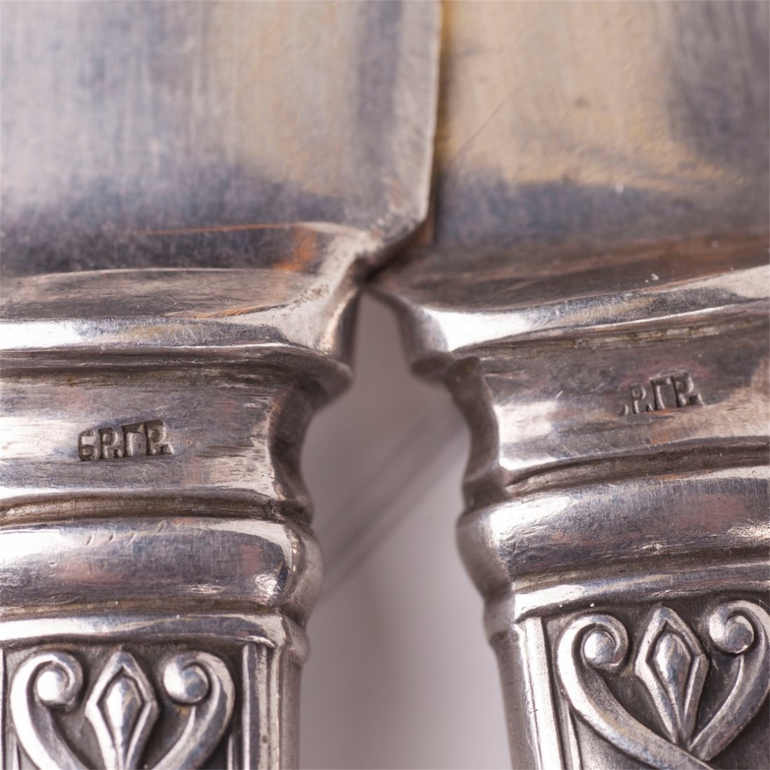 Pair of Russian silver and engraving fish knives — image 4