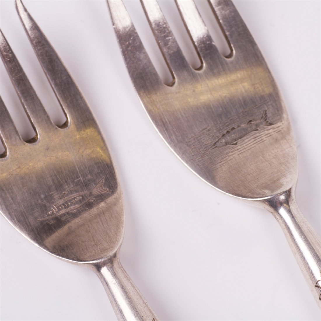 Two Russian silver and engraving fish forks. P. — image 2